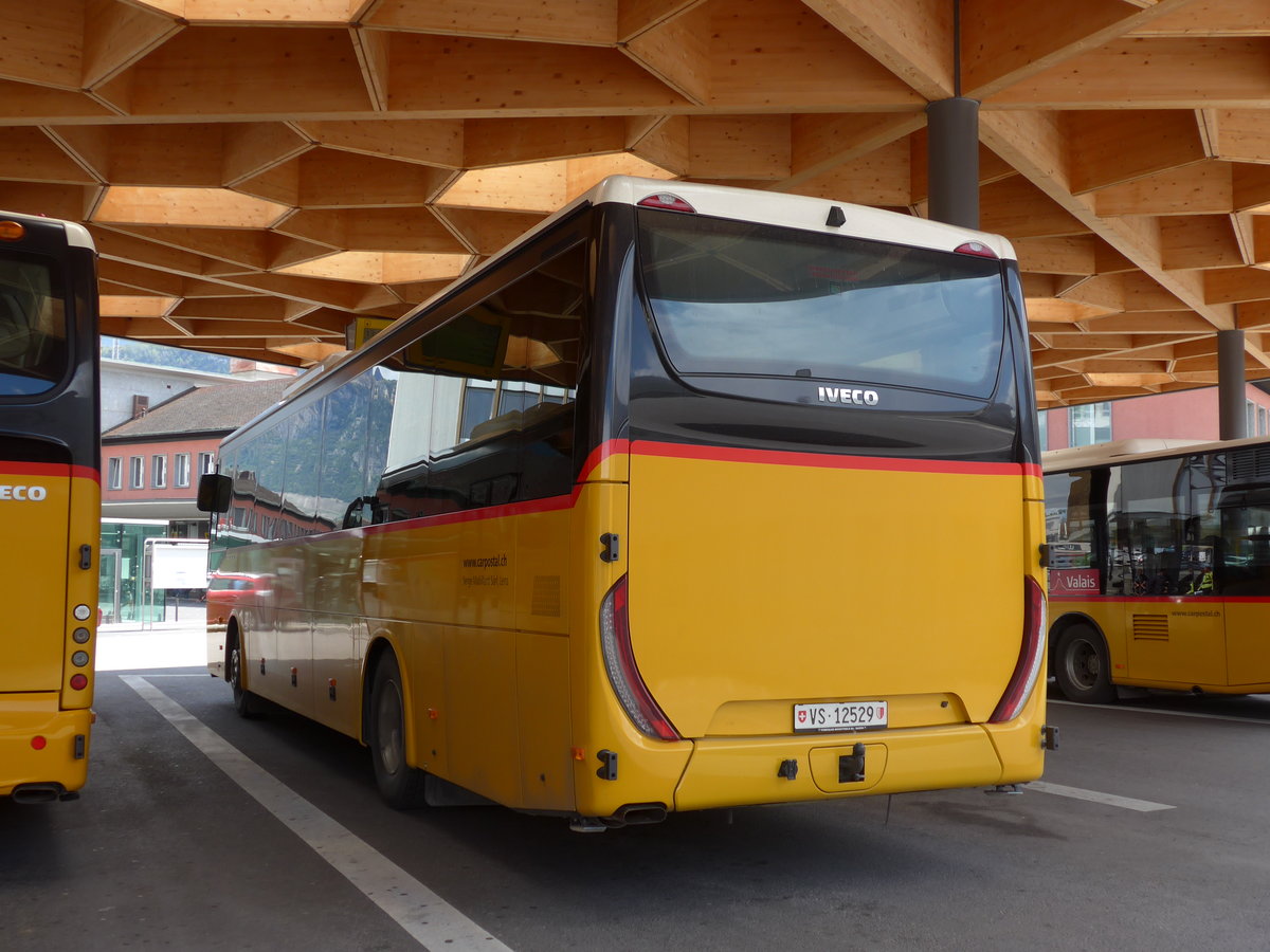 (170'194) - Mabillard, Lens - VS 12'529 - Iveco am 24. April 2016 beim Bahnhof Sion