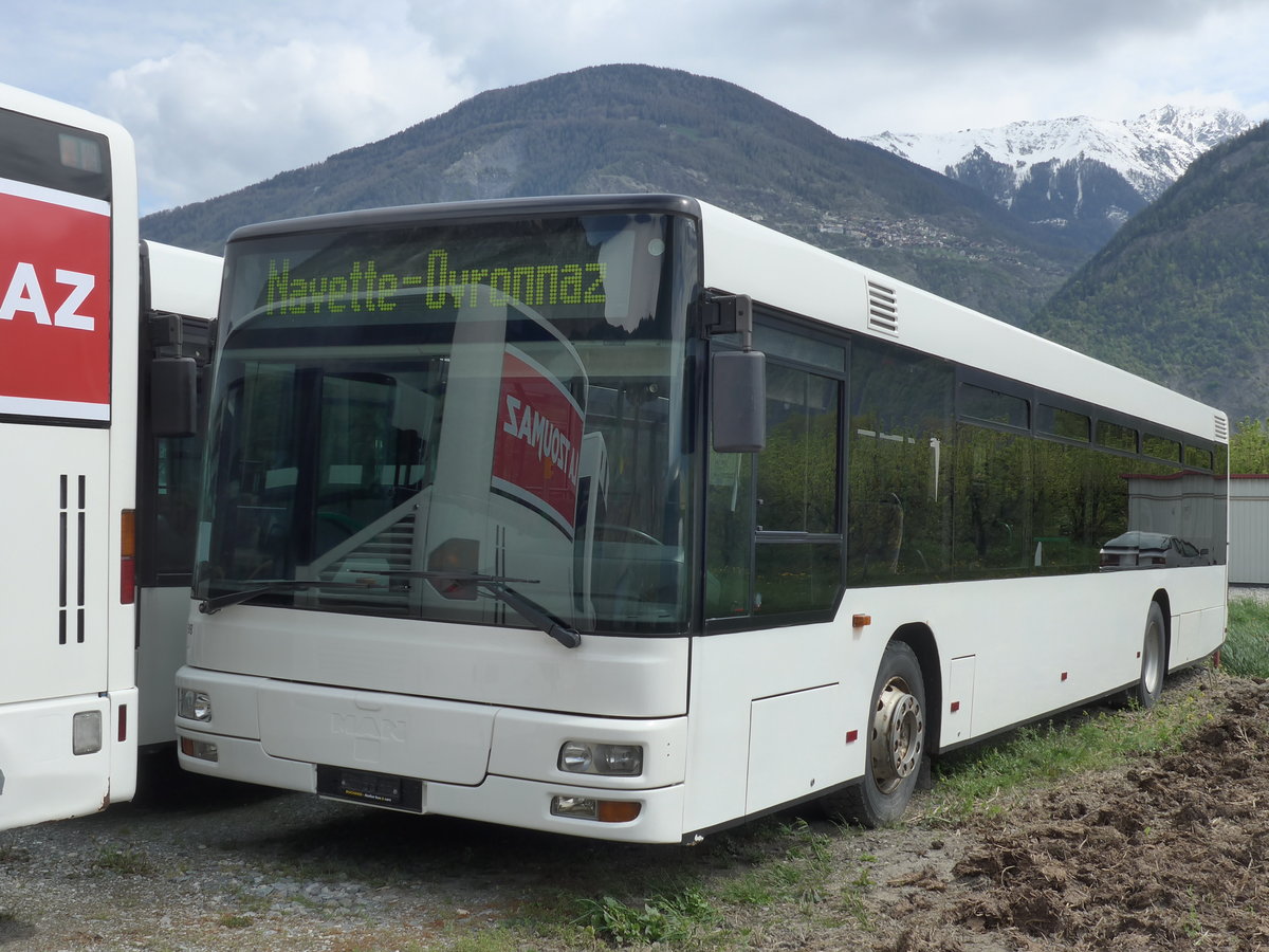 (170'213) - Buchard, Leytron - Nr. 98 - MAN (ex TN Neuch�tel Nr. 222) am 24. April 2016 in Leytron, Garage