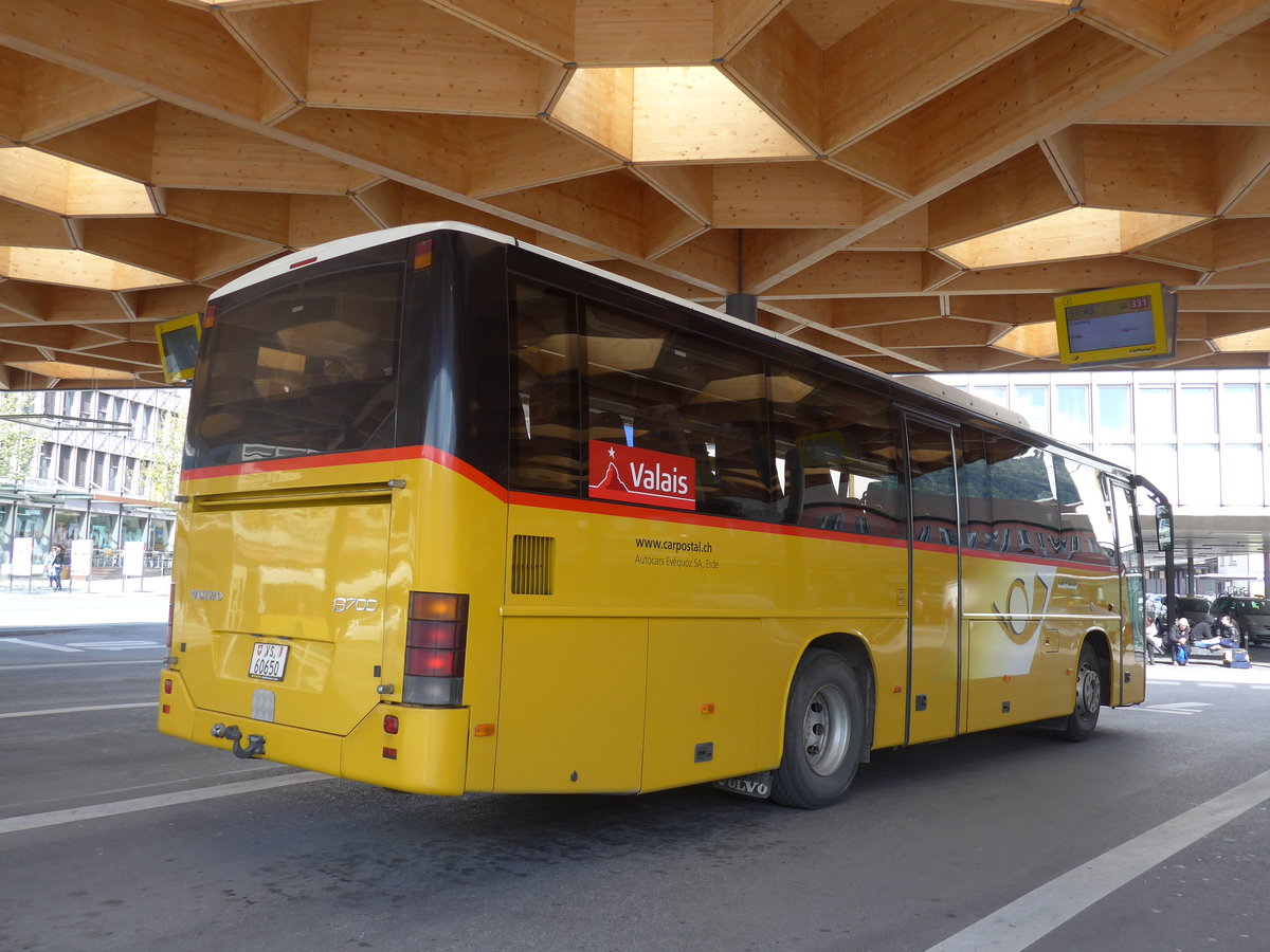 (170'226) - Ev�quoz, Erde - VS 60'650 - Volvo am 24. April 2016 beim Bahnhof Sion