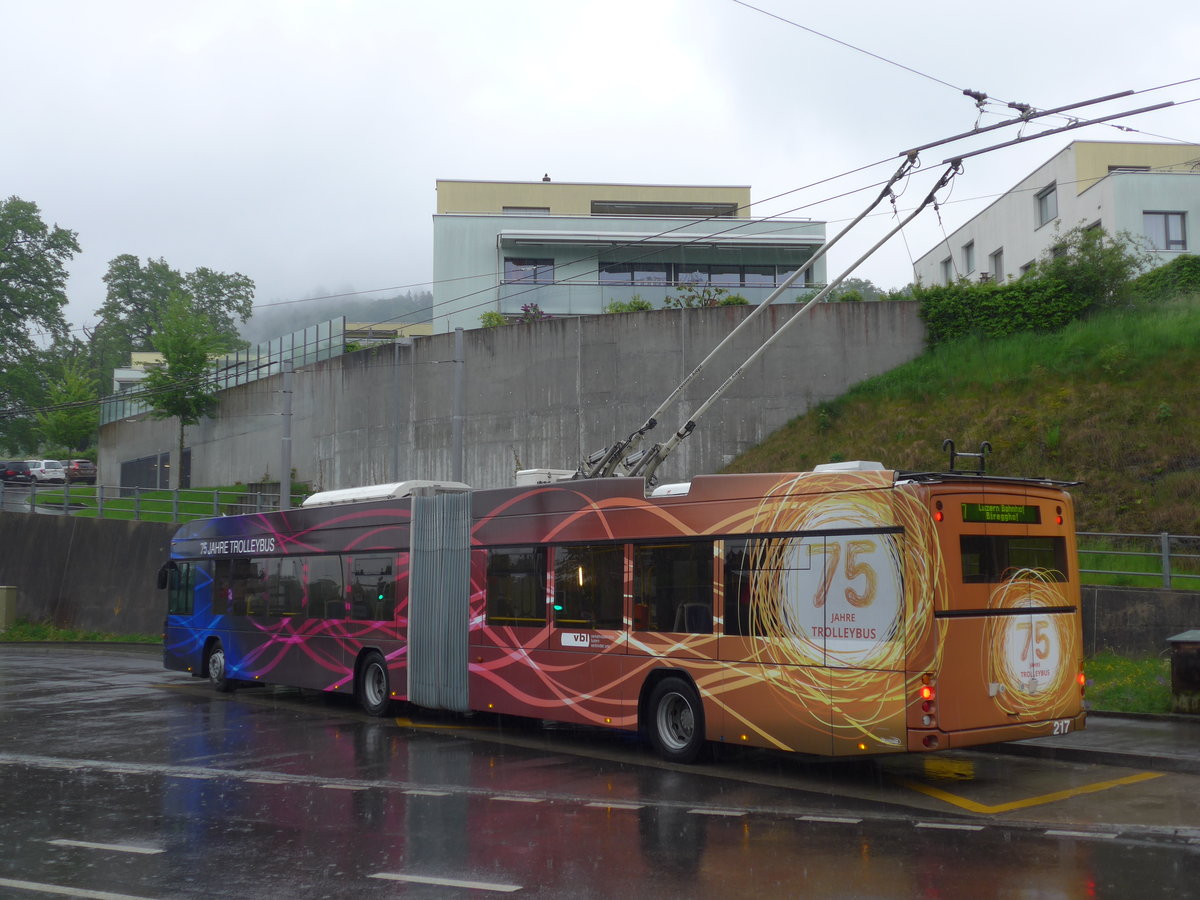 (170'881) - VBL Luzern - Nr. 217 - Hess/Hess Gelenktrolleybus am 14. Mai 2016 in Luzern, Unterl�chli