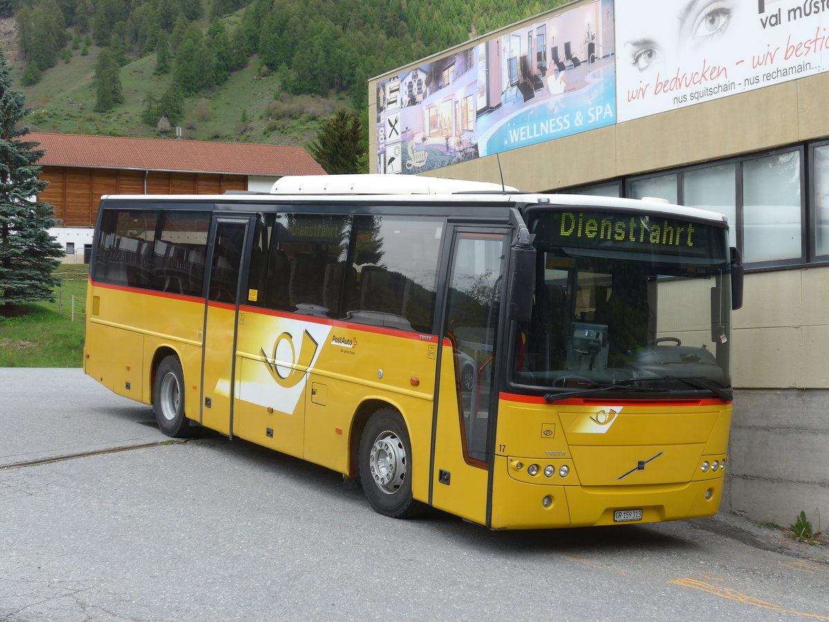(170'904) - Bus Val M�stair, L� - Nr. 17/GR 159'313 - Volvo (ex Fontana, Ilanz Nr. 17; ex Fontana, Ilanz Nr. 12) am 16. Mai 2016 in M�stair, Garage Oswald
