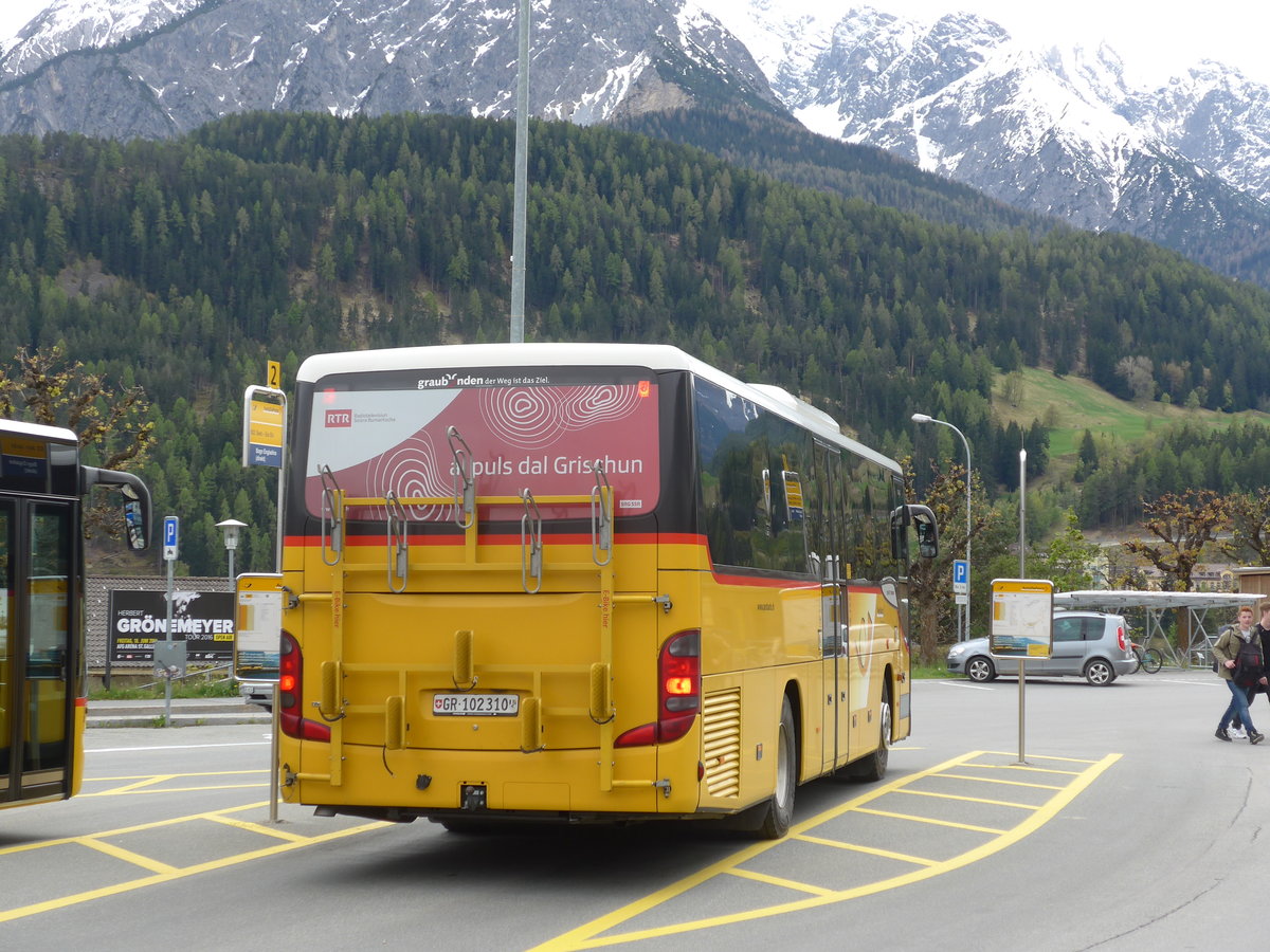 (170'937) - PostAuto Graub�nden - GR 102'310 - Setra am 16. Mai 2016 beim Bahnhof Scuol-Tarasp