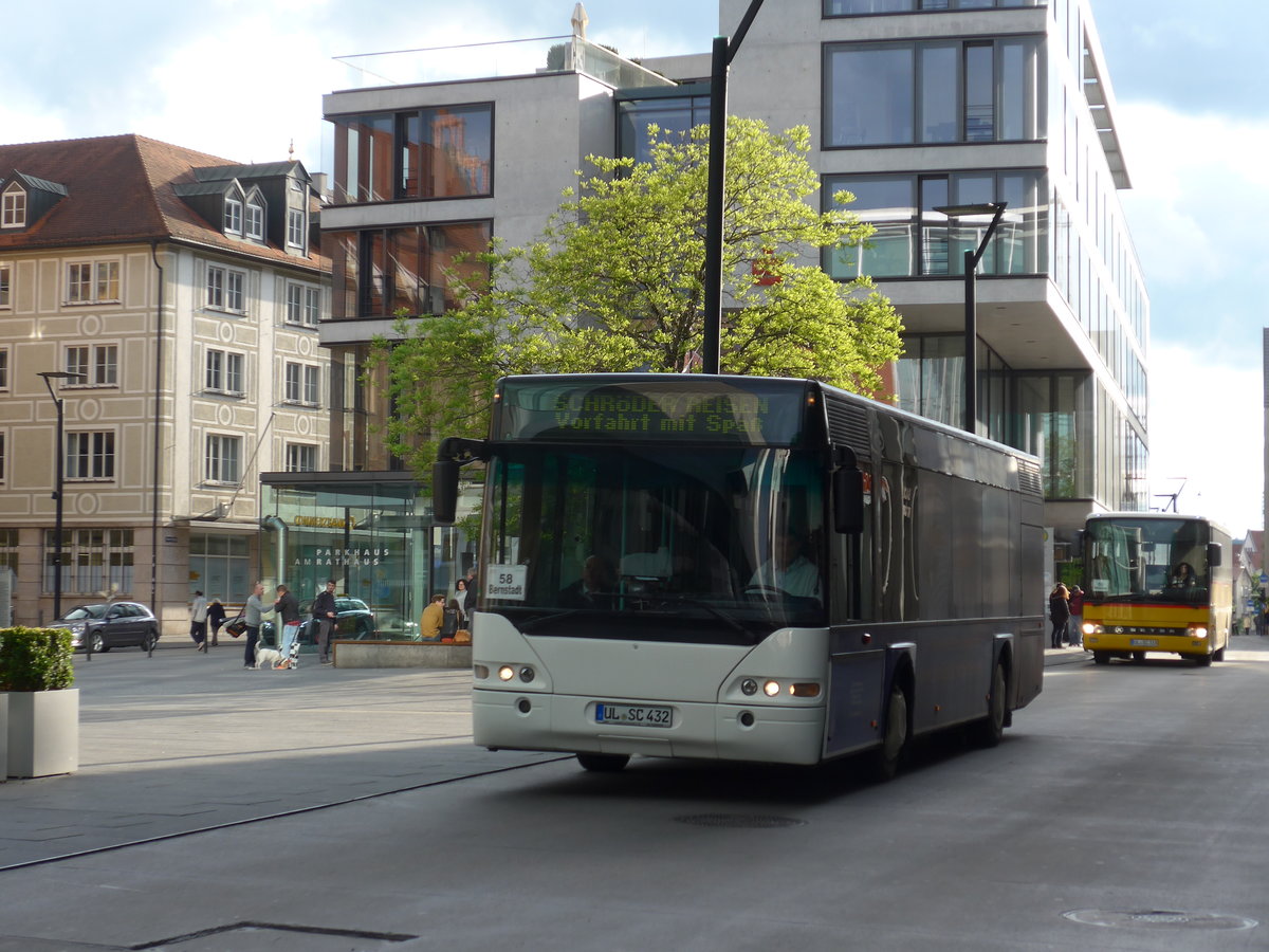 (171'069) - Schr�der, Langenau - UL-SC 432 - Neoplan am 19. Mai 2016 in Ulm, Rathaus Ulm
