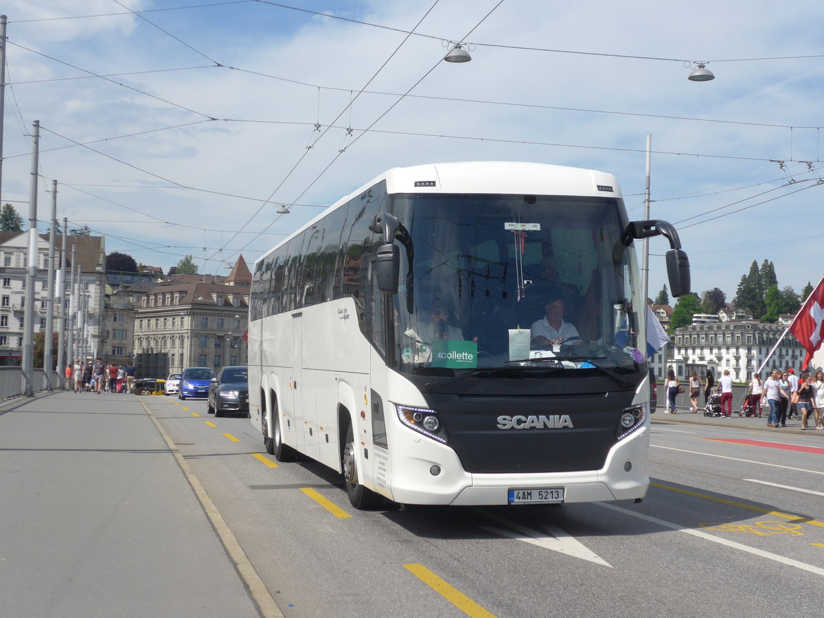 (171'387) - Aus Tschechien: Star Coaches, Praha - 4AM 5213 - Scania/Higer am 22. Mai 2016 in Luzern, Bahnhofbr�cke