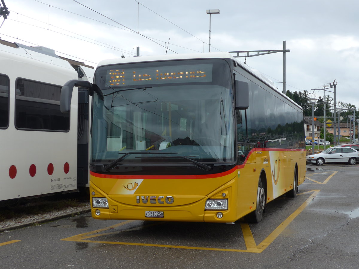 (171'790) - Faucherre, Moudon - VD 510'250 - Iveco am 13. Juni 2016 beim Bahnhof Pal�zieux