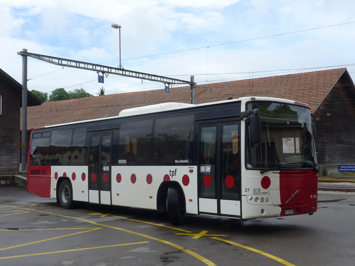 (171'807) - TPF Fribourg - Nr. 27/FR 300'352 - Volvo am 13. Juni 2016 beim Bahnhof Ch�tel-St-Denis