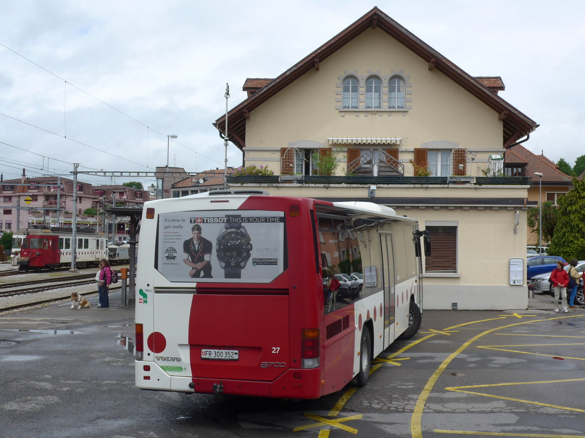(171'808) - TPF Fribourg - Nr. 27/FR 300'352 - Volvo am 13. Juni 2016 beim Bahnhof Ch�tel-St-Denis
