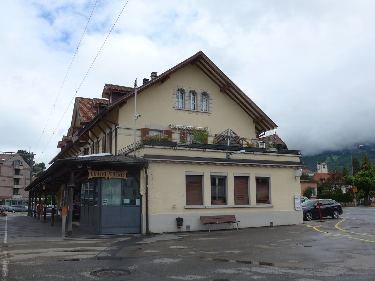 (171'814) - TPF-Haltestelle am 13. Juni 2016 beim Bahnhof Ch�tel-St-Denis