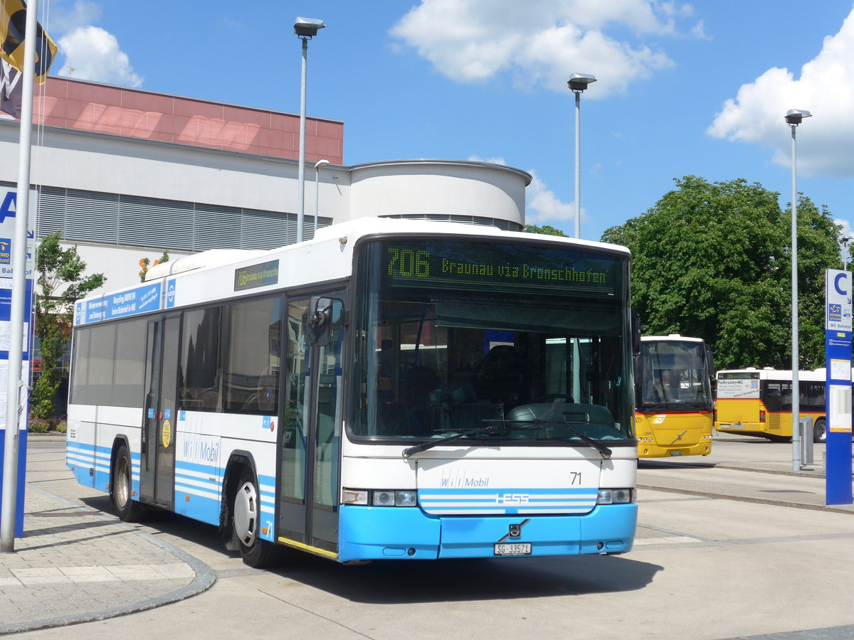 (172'673) - WilMobil, Wil - Nr. 71/SG 33'571 - Volvo/Hess (ex RTB Altst�tten Nr. 71) am 27. Juni 2016 beim Bahnhof Wil
