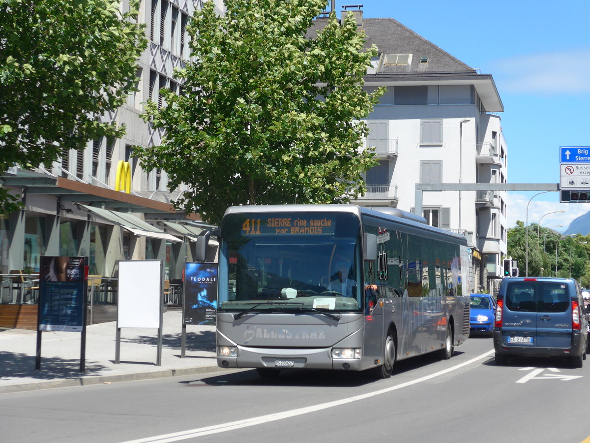 (172'714) - Ballestraz, Gr�ne - VS 230'657 - Irisbus am 3. Juli 2016 beim Bahnhof Sion