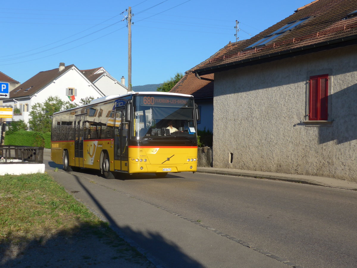 (173'128) - CarPostal Ouest - VD 124'775 - Volvo am 19. Juli 2016 in Susc�vaz, Village