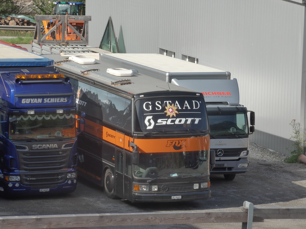 (173'293) - Speed Connection, Rh�z�ns - GR 86'402 - Setra am 24. Juli 2016 beim Bahnhof Schiers