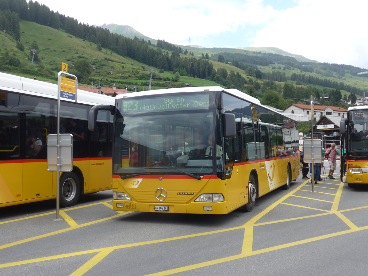 (173'349) - PostAuto Graub�nden - GR 102'343 - Mercedes am 24. Juli 2016 beim Bahnhof Scuol-Tarasp