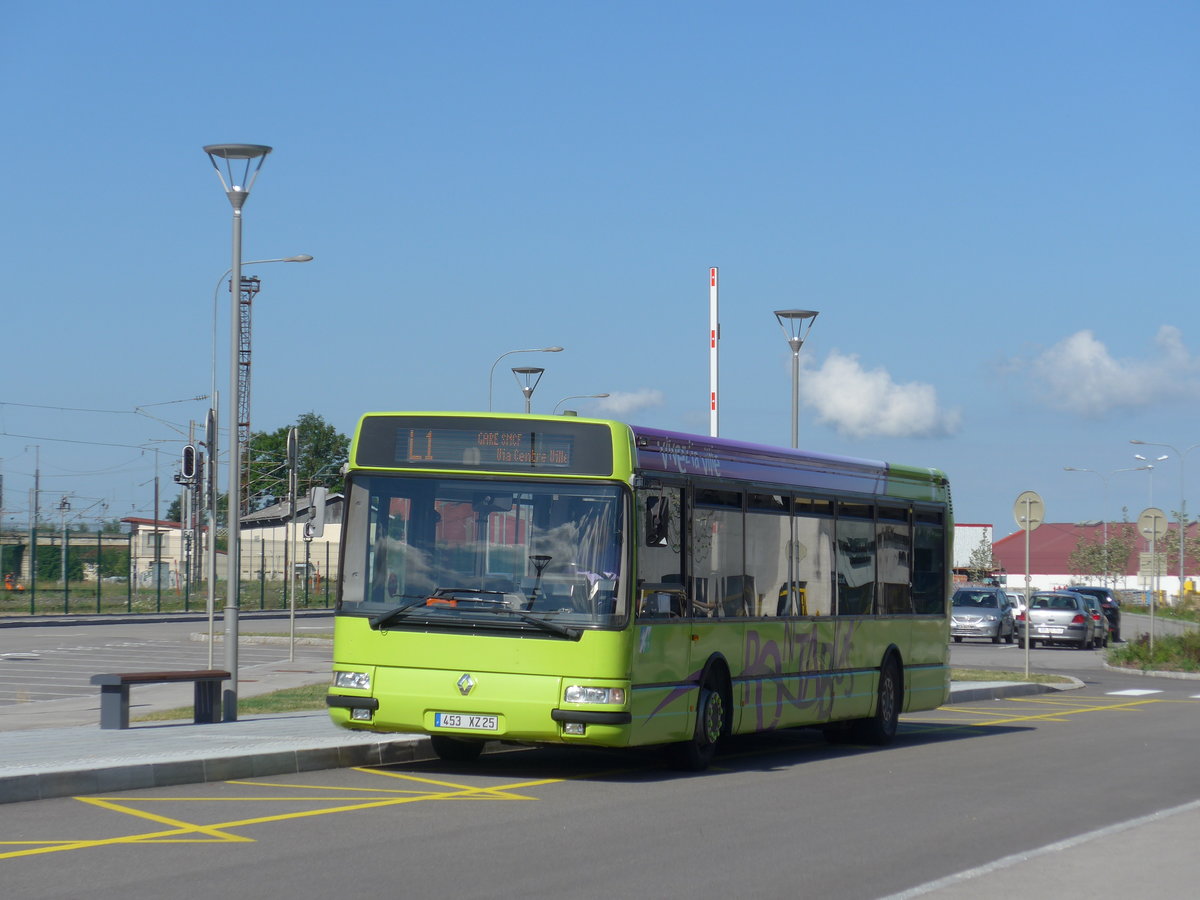 (173'562) - Keolis, Besan�on - Nr. 1880/453 XS 25 - Renault am 1. August 2016 beim Bahnhof Pontarlier