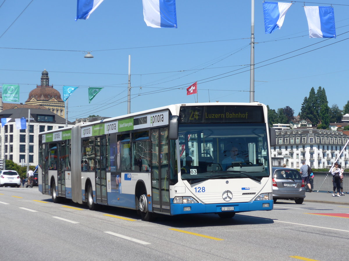 (173'821) - VBL Luzern - Nr. 128/LU 15'013 - Mercedes am 8. August 2016 in Luzern, Bahnhofbr�cke