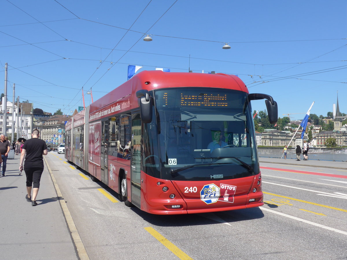 (173'846) - VBL Luzern - Nr. 240 - Hess/Hess Doppelgelenktrolleybus am 8. August 2016 in Luzern, Bahnhofbr�cke