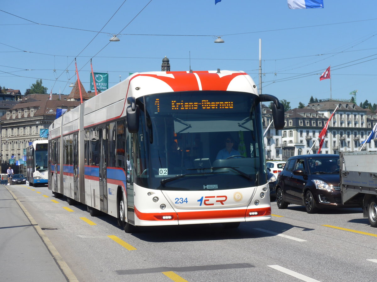 (173'856) - VBL Luzern - Nr. 234 - Hess/Hess Doppelgelenktrolleybus am 8. August 2016 in Luzern, Bahnhofbr�cke