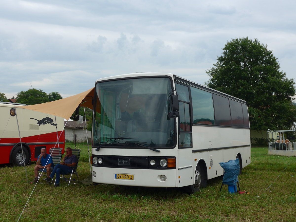 (173'957) - Aus Holland: ??? - 69-JRD-2 - Van Hool am 20. August 2016 in B�singen, Bahnhof