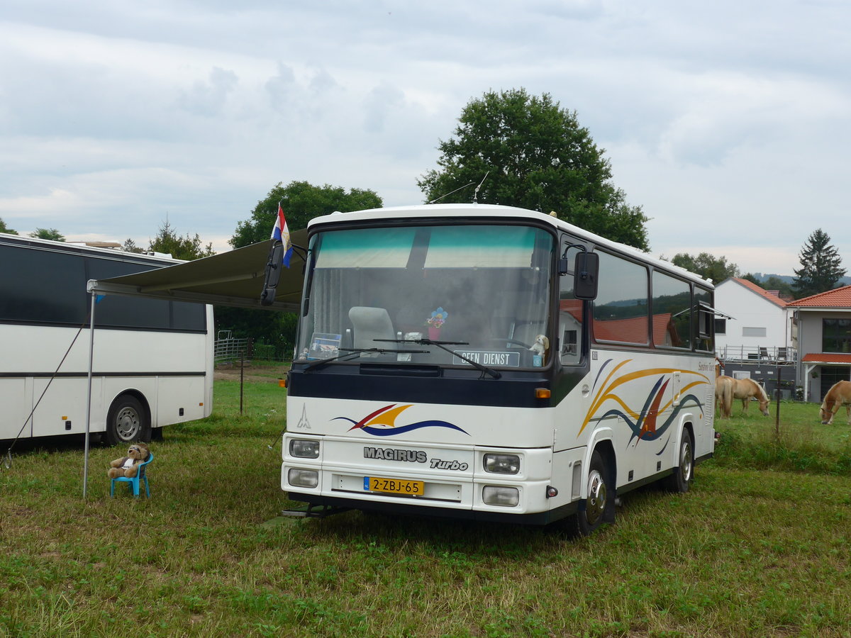 (173'958) - Aus Holland: ??? - 2-ZBJ-65 - Magirus-Deutz am 20. August 2016 in B�singen, Bahnhof