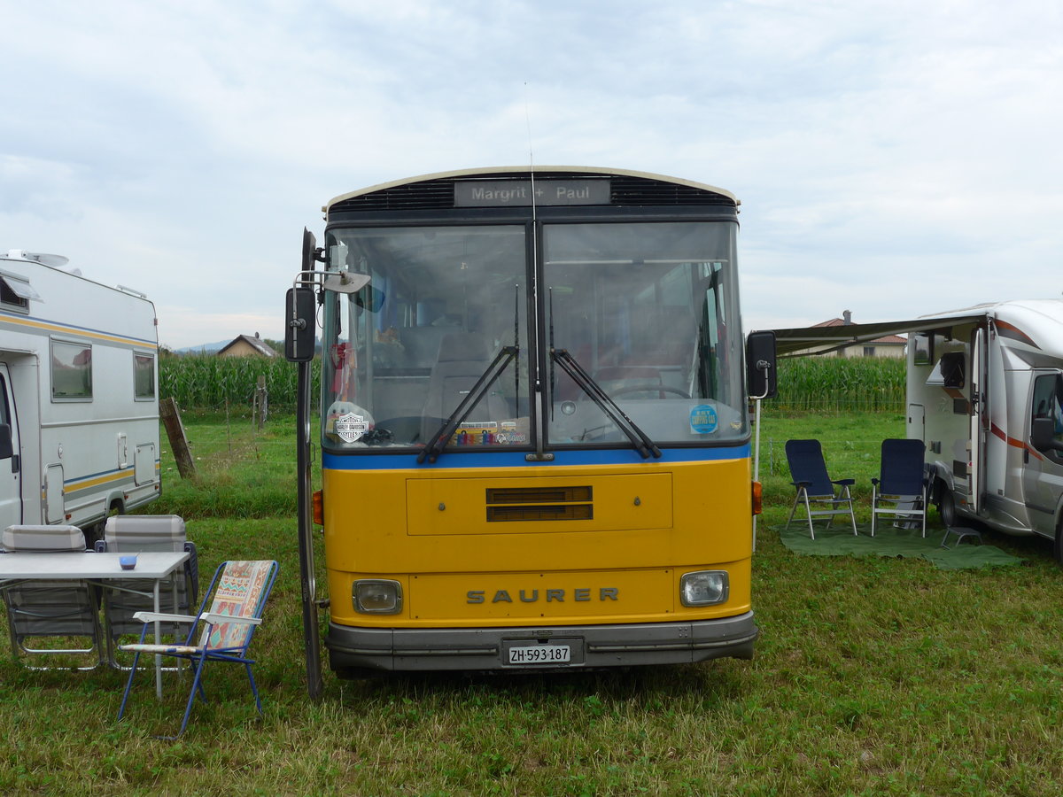 (173'978) - Aus der Schweiz: Metz, Watt - ZH 593'187 - Saurer/T�scher (ex P 24'267) am 20. August 2016 in B�singen, Bahnhof