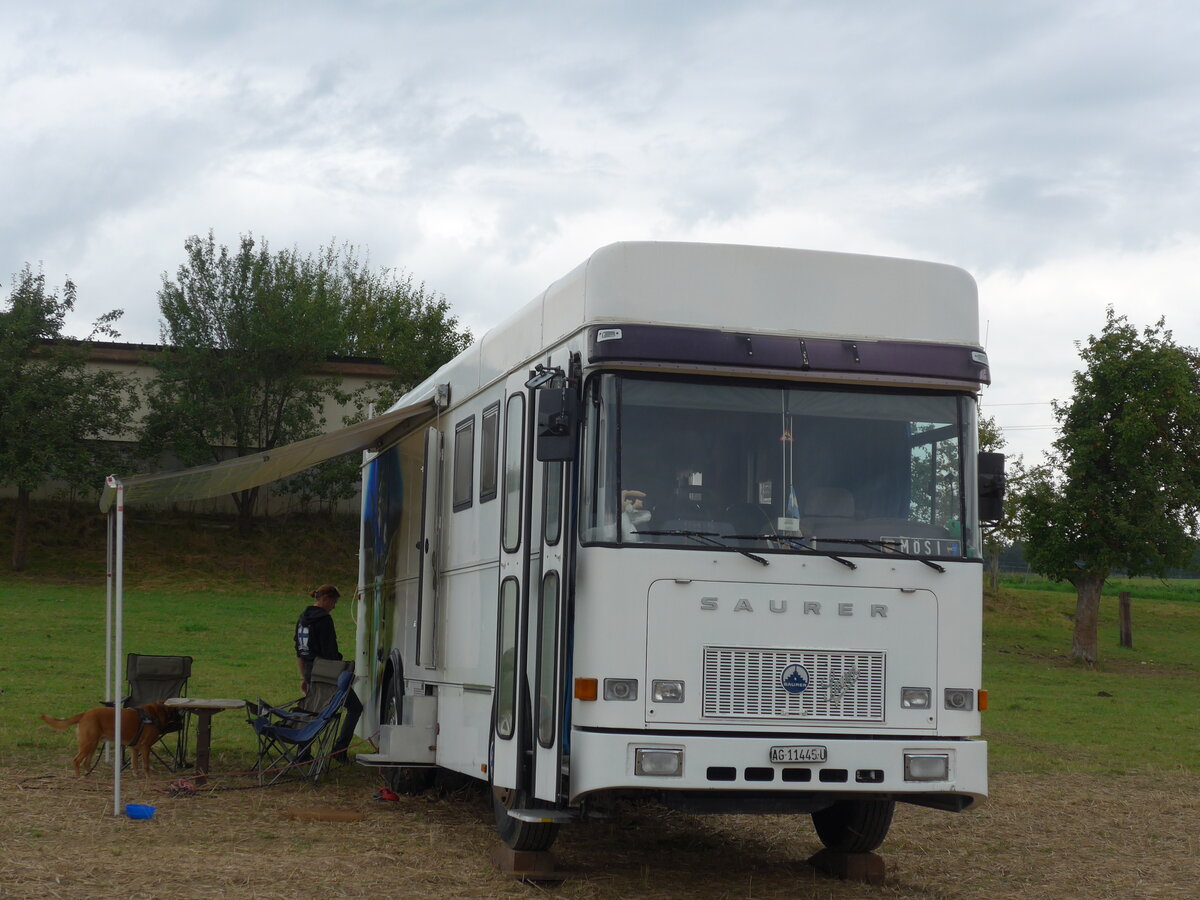 (174'076) - Aus der Schweiz: Moser, Villigen - AG 11'445 U - Saurer/FHS (ex Migros) am 20. August 2016 in beim Bahnhof B�singen 