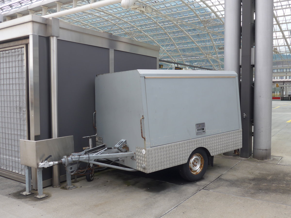 (174'127) - PostAuto Graub�nden - GR 141'826 - Gangloff/AW PTT Gep�ckanh�nger am 21. August 2016 in Chur, Postautostation