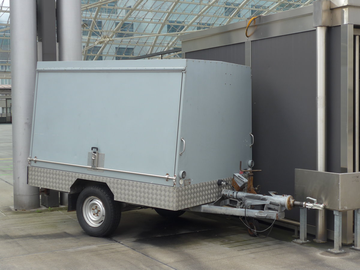 (174'129) - PostAuto Graub�nden - GR 134'821 - Morier Gep�ckanh�nger (ex P 31'112) am 21. August 2016 in Chur, Postautostation