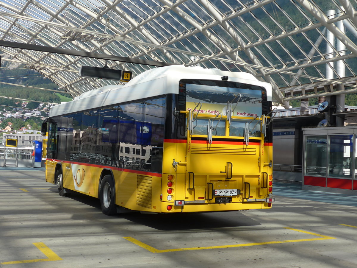(174'273) - PostAuto Graub�nden - GR 69'102 - Scania/Hess am 21. August 2016 in Chur, Postautostation