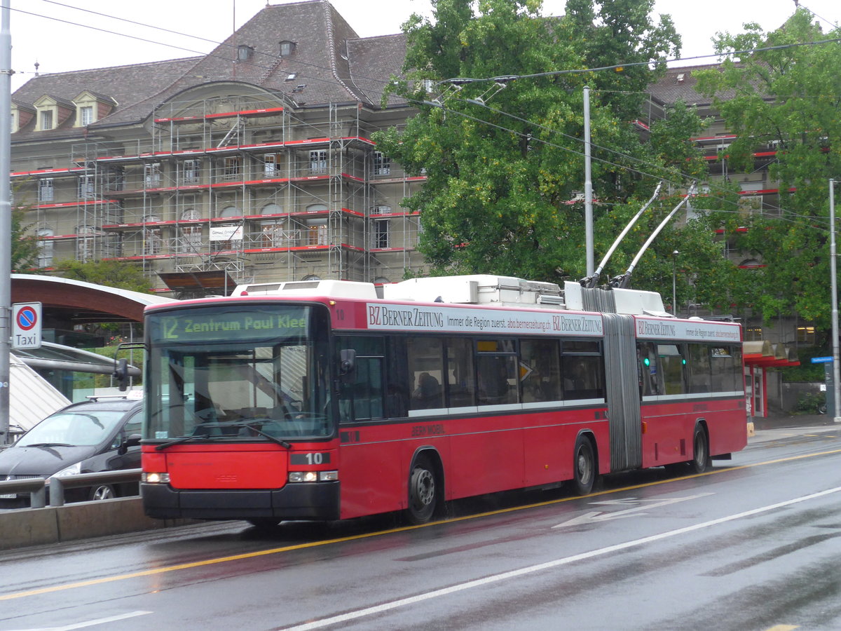(174'559) - Bernmobil, Bern - Nr. 10 - NAW/Hess Gelenktrolleybus am 5. September 2016 in Bern, Schanzenstrasse