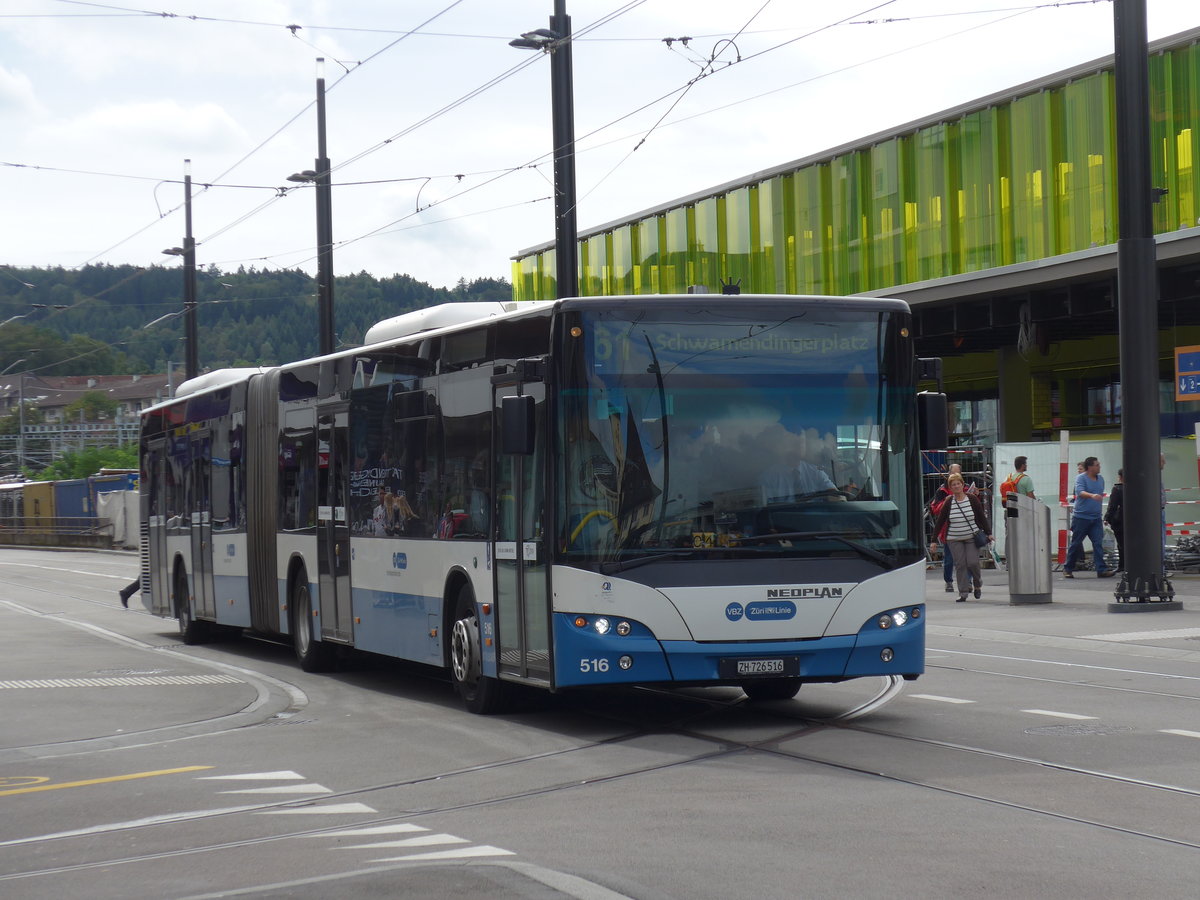 (174'639) - VBZ Z�rich - Nr. 516/ZH 726'516 - Neoplan am 5. September 2016 beim Bahnhof Z�rich-Oerlikon
