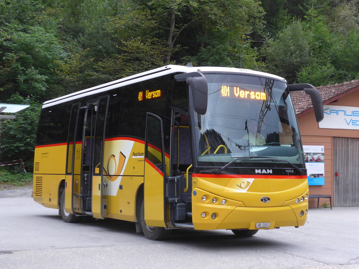 (174'848) - Buchli, Versam - GR 2053 - MAN/Beulas am 10. September 2016 beim Bahnhof Versam-Safien