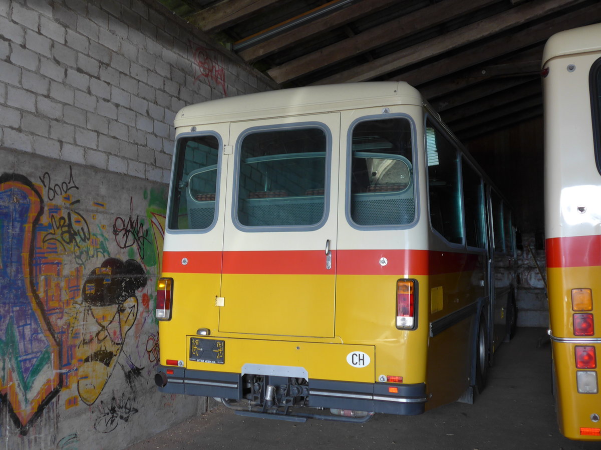 (174'903) - Overney, Murzelen - Saurer/T�scher (ex Autopostale, Croglio Nr. 10; ex Monti, Cademario Nr. 10; ex PostAuto Graub�nden; ex Frigg, Zernez; ex P 24'403) am 11. September 2016 in Murzelen, Garage