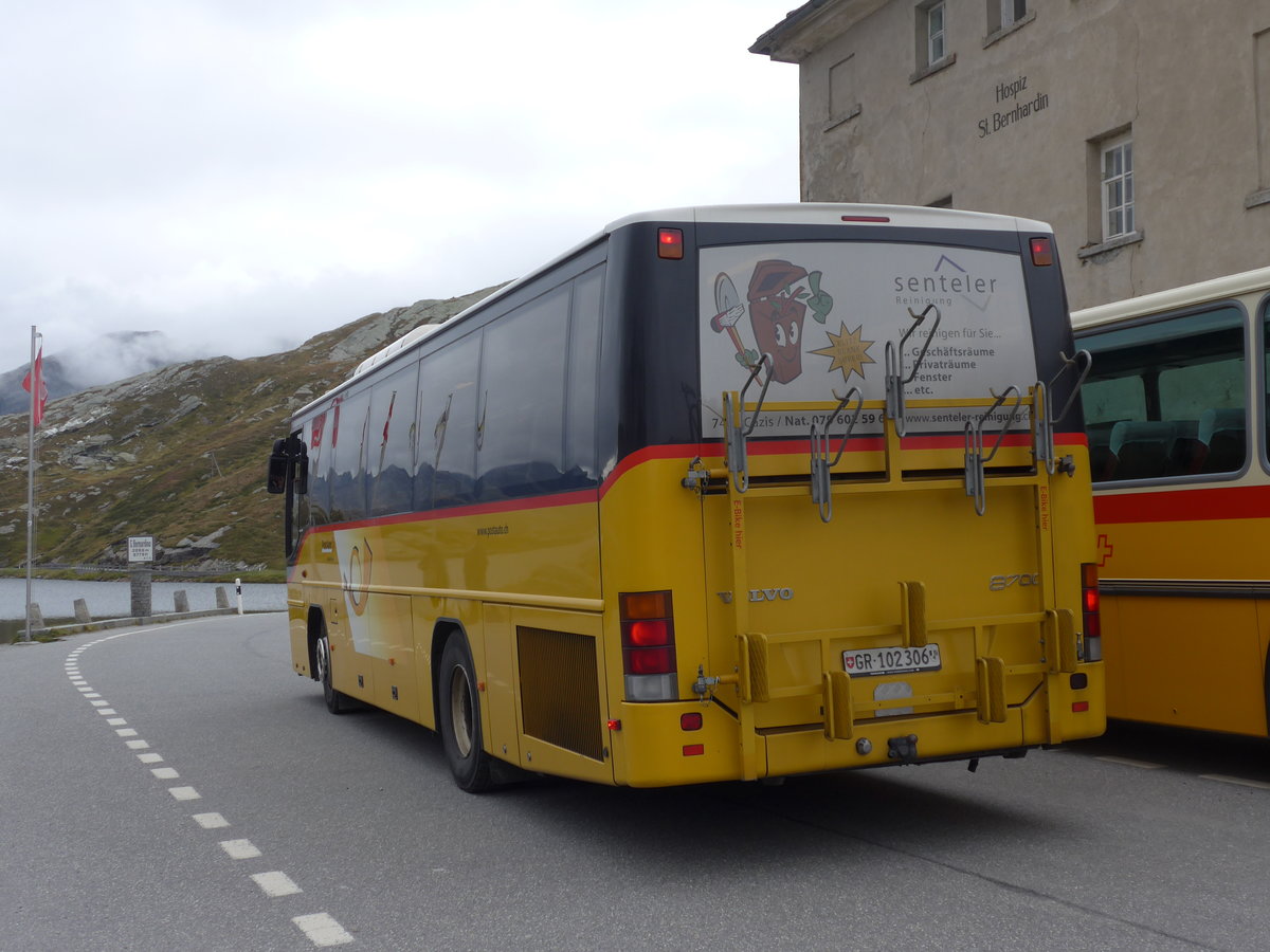 (174'960) - PostAuto Graub�nden - GR 102'306 - Volvo am 18. September 2016 in San Bernardino, Ospizio