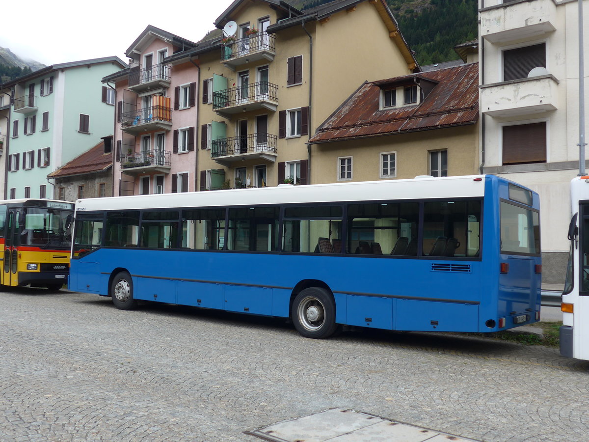 (174'974) - Meyer, G�schenen - UR 9345 - Mercedes (ex VBL Luzern Nr. 555; ex Gowa, Luzern Nr. 55) am 18. September 2016 beim Bahnhof Airolo