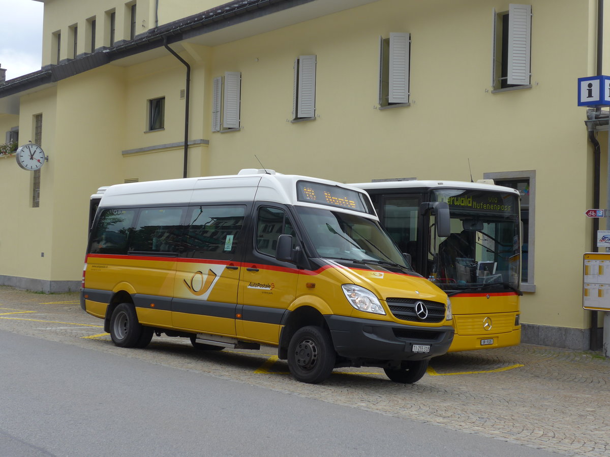 (174'987) - Marchetti, Airolo - TI 255'318 - Mercedes am 18. September 2016 beim Bahnhof Airolo