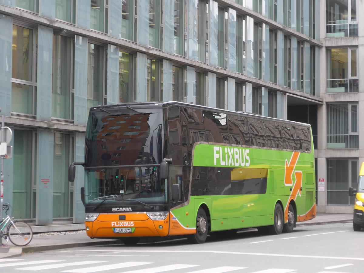 (176'142) - Aus Deutschland: Albus, M�nchen - Nr. M8071/M-EU 8071 - Scania am 21. Oktober 2016 beim Bahnhof Innsbruck