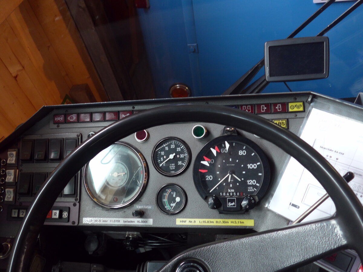 (176'309) - Biegger, Uster - Nr. 9/GL 1802 - Saurer/R&J (ex P 24'366) am 23. Oktober 2016 in Ziegelbr�cke, Museum (Detailaufnahme - 564'958,8 Kilometer)