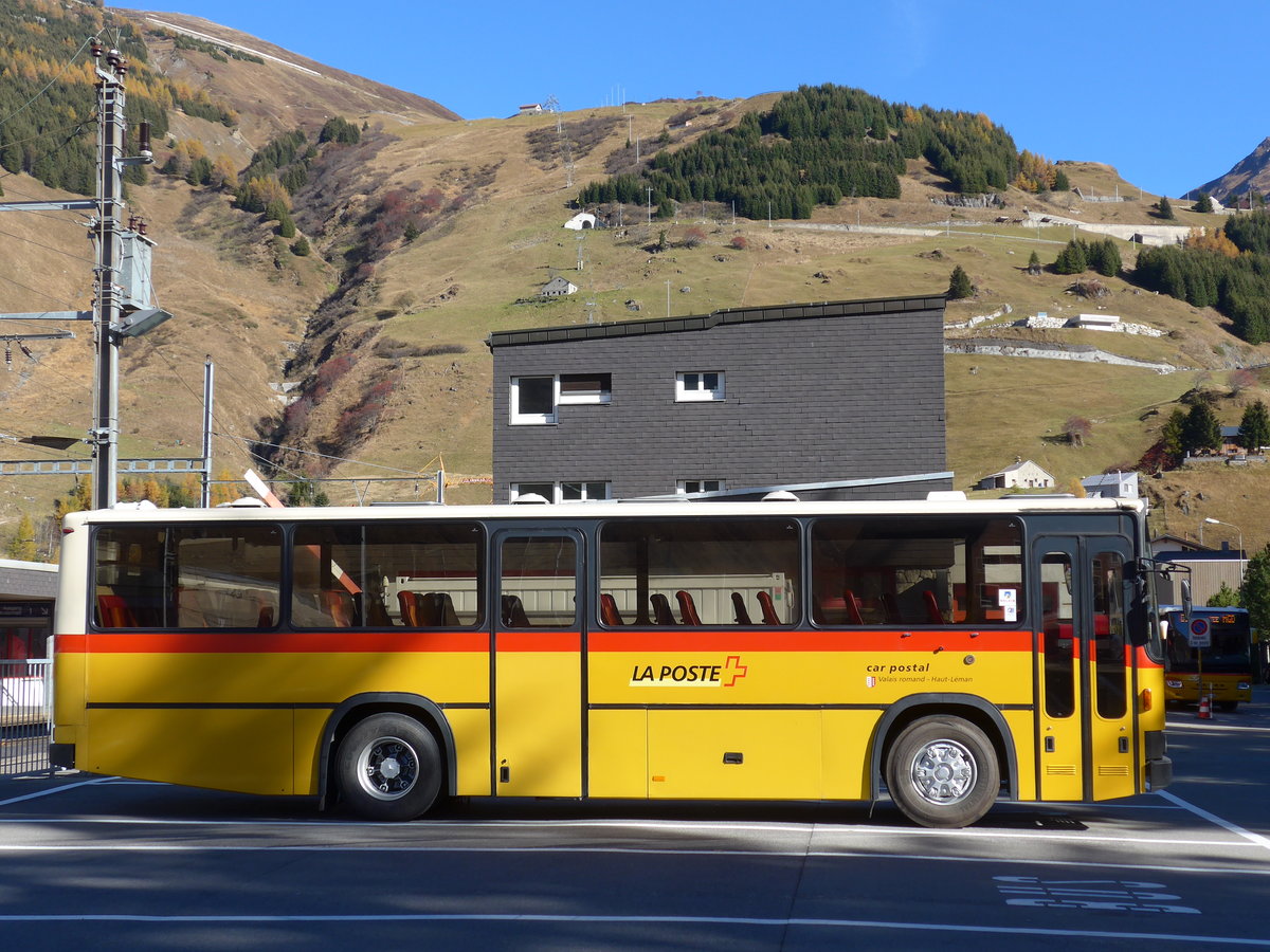 (176'408) - Oser, B�rchen - VS 93'575 - NAW/Lauber (ex Rey, Ayent) am 30. Oktober 2016 beim Bahnhof Andermatt