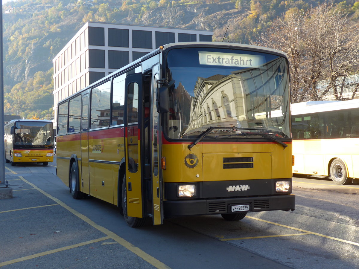 (176'433) - Oser, B�rchen - VS 93'575 - NAW/Lauber (ex Rey, Ayent) am 30. Oktober 2016 beim Bahnhof Brig