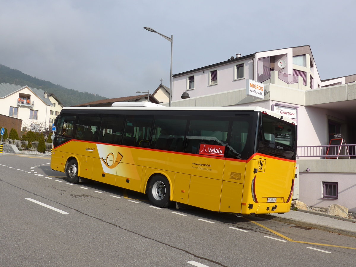 (176'748) - Ev�quoz, Erde - VS 13'423 - Iveco am 26. November 2016 in Erde, Post