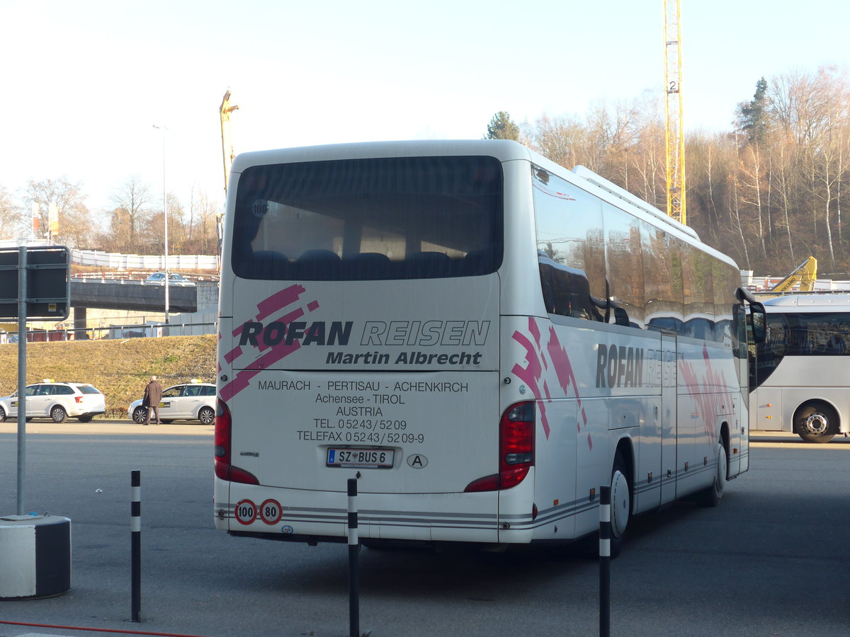 (176'964) - Aus Oesterreich: Albrecht, Maurach - SZ BUS 6 - Setra am 6. Dezember 2016 in Z�rich, Flughafen