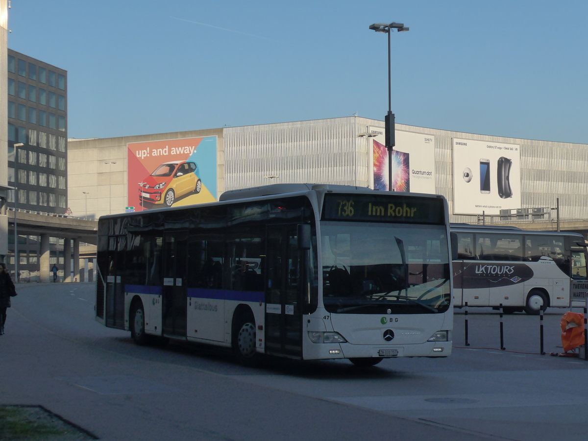 (176'968) - Welti-Furrer, Bassersdorf - Nr. 47/ZH 320'757 - Mercedes (ex Ryffel, Uster Nr. 68) am 6. Dezember 2016 in Z�rich, Flughafen