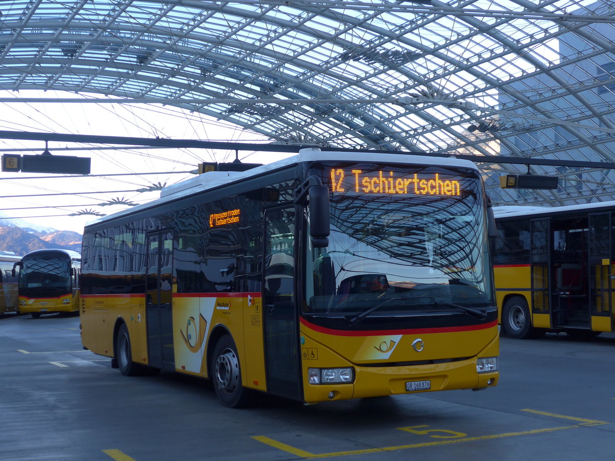 (177'048) - PostAuto Graub�nden - GR 168'876 - Irisbus am 10. Dezember 2016 in Chur, Postautostation
