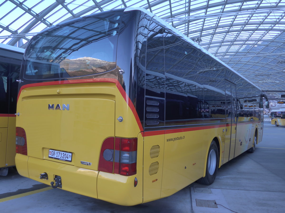 (177'053) - PostAuto Graub�nden - GR 173'204 - MAN am 10. Dezember 2016 in Chur, Postautostation