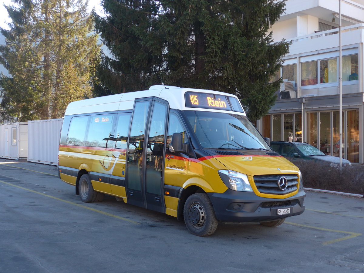 (177'097) - PostAuto Graub�nden - GR 51'337 - Mercedes/VDL am 10. Dezember 2016 beim Bahnhof Ilanz