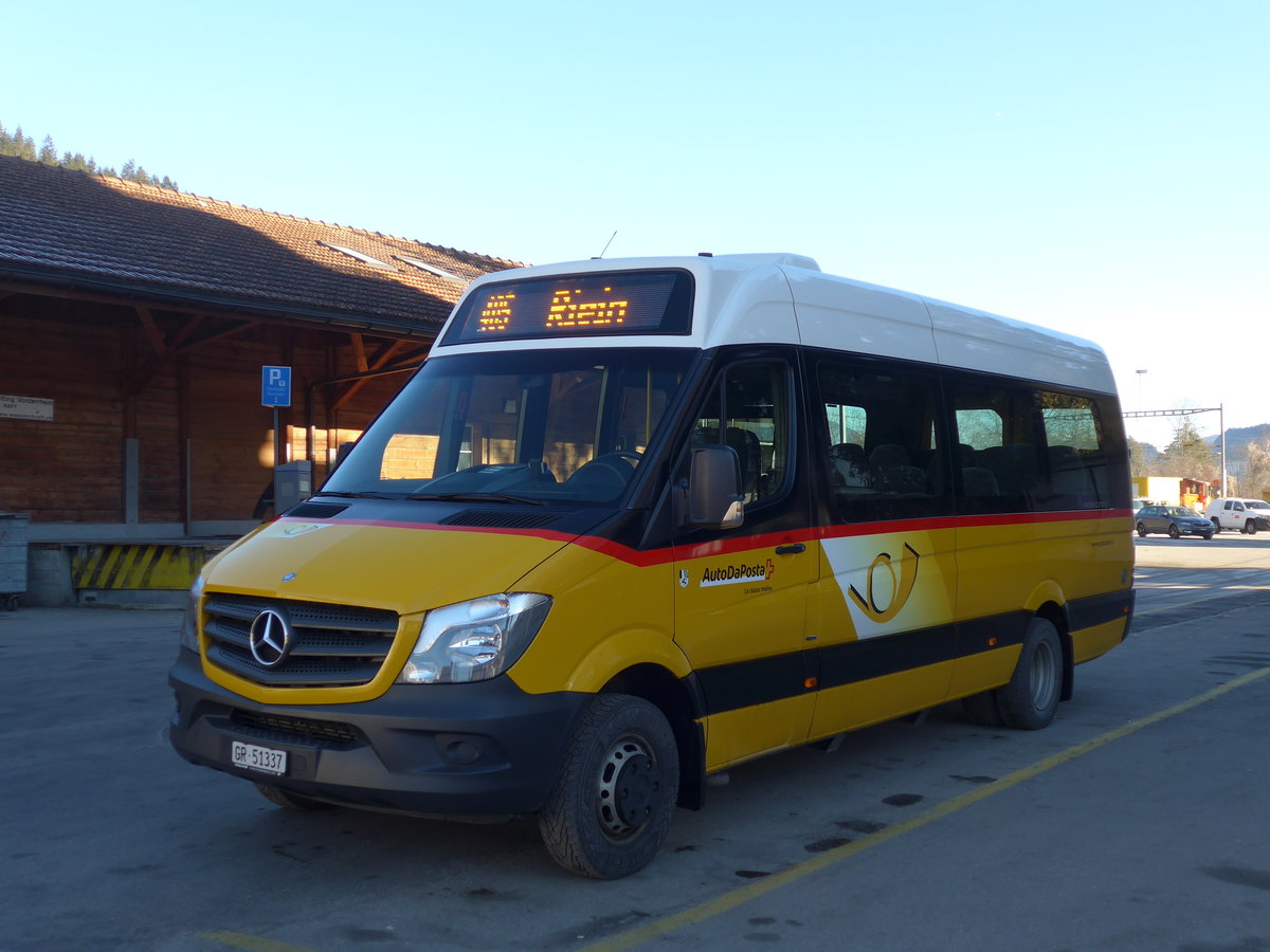 (177'098) - PostAuto Graub�nden - GR 51'337 - Mercedes/VDL am 10. Dezember 2016 beim Bahnhof Ilanz