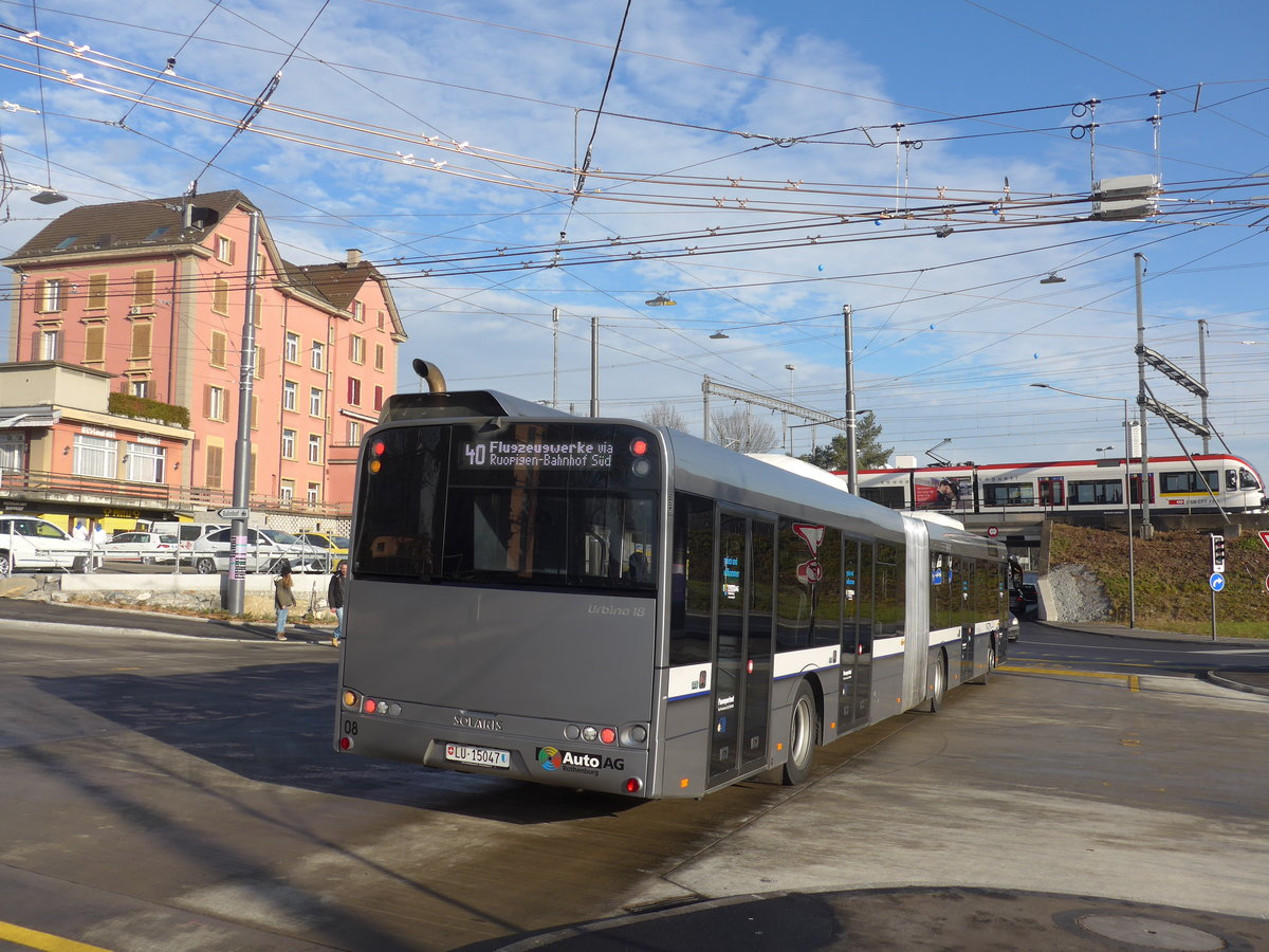 (177'151) - AAGR Rothenburg - Nr. 8/LU 15'047 - Solaris am 11. Dezember 2016 beim Bahnhof Emmenbr�cke S�d