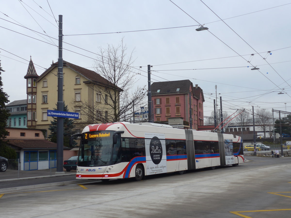 (177'187) - VBL Luzern - Nr. 241 - Hess/Hess Doppelgelenktrolleybus am 11. Dezember 2016 beim Bahnhof Emmenbr�cke S�d