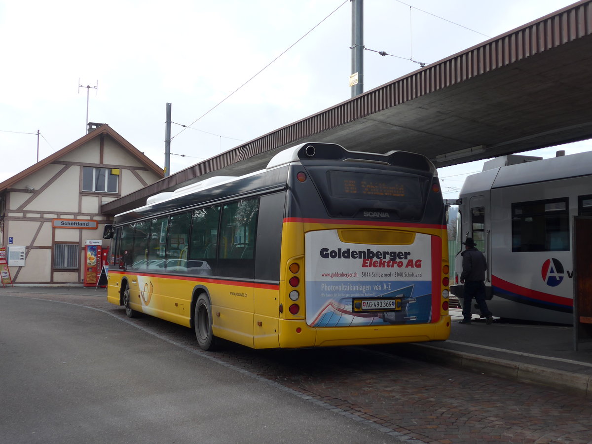 (177'311) - PostAuto Nordschweiz - AG 493'369 - Scania am 24. Dezember 2016 beim Bahnhof Sch�ftland