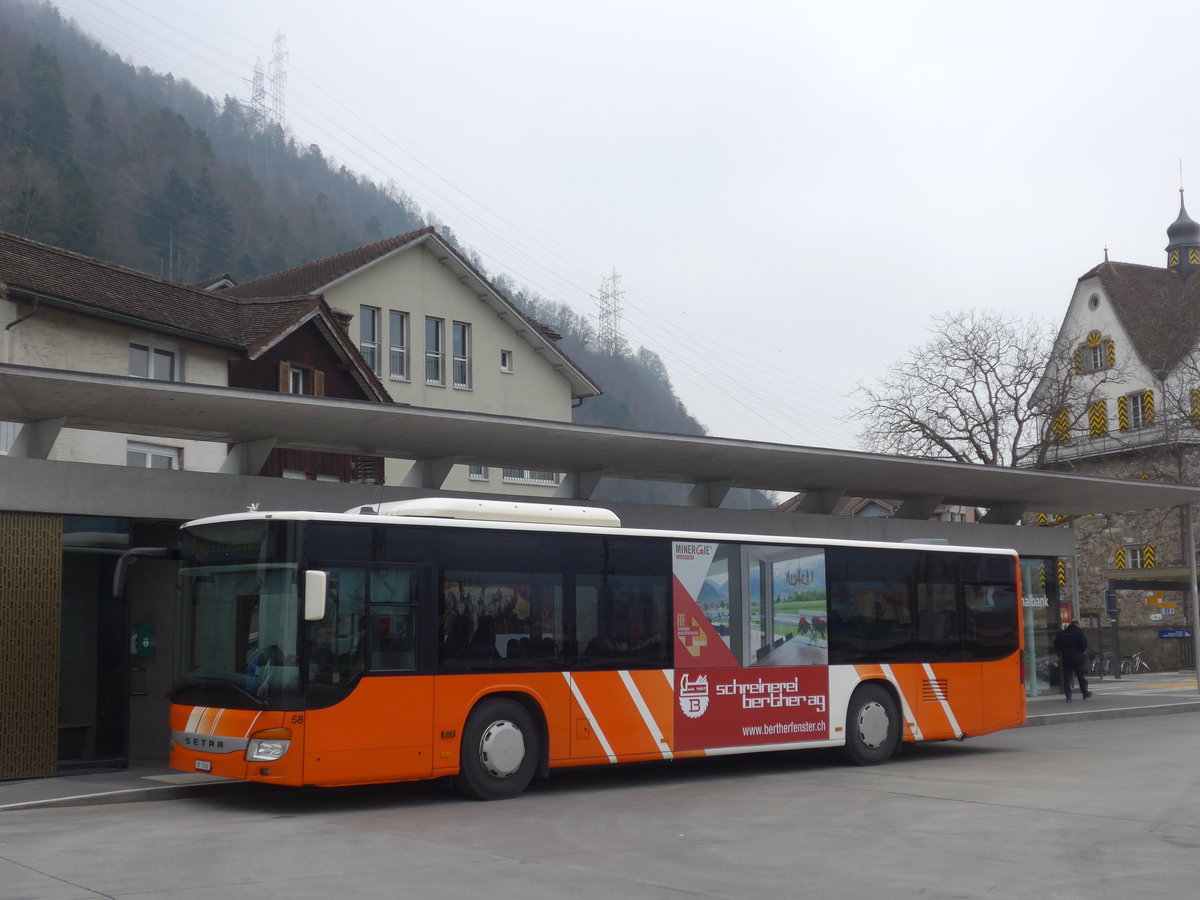 (177'477) - AAGU Altdorf - Nr. 58/UR 9348 - Setra am 30. Dezember 2016 in Fl�elen, Hauptplatz